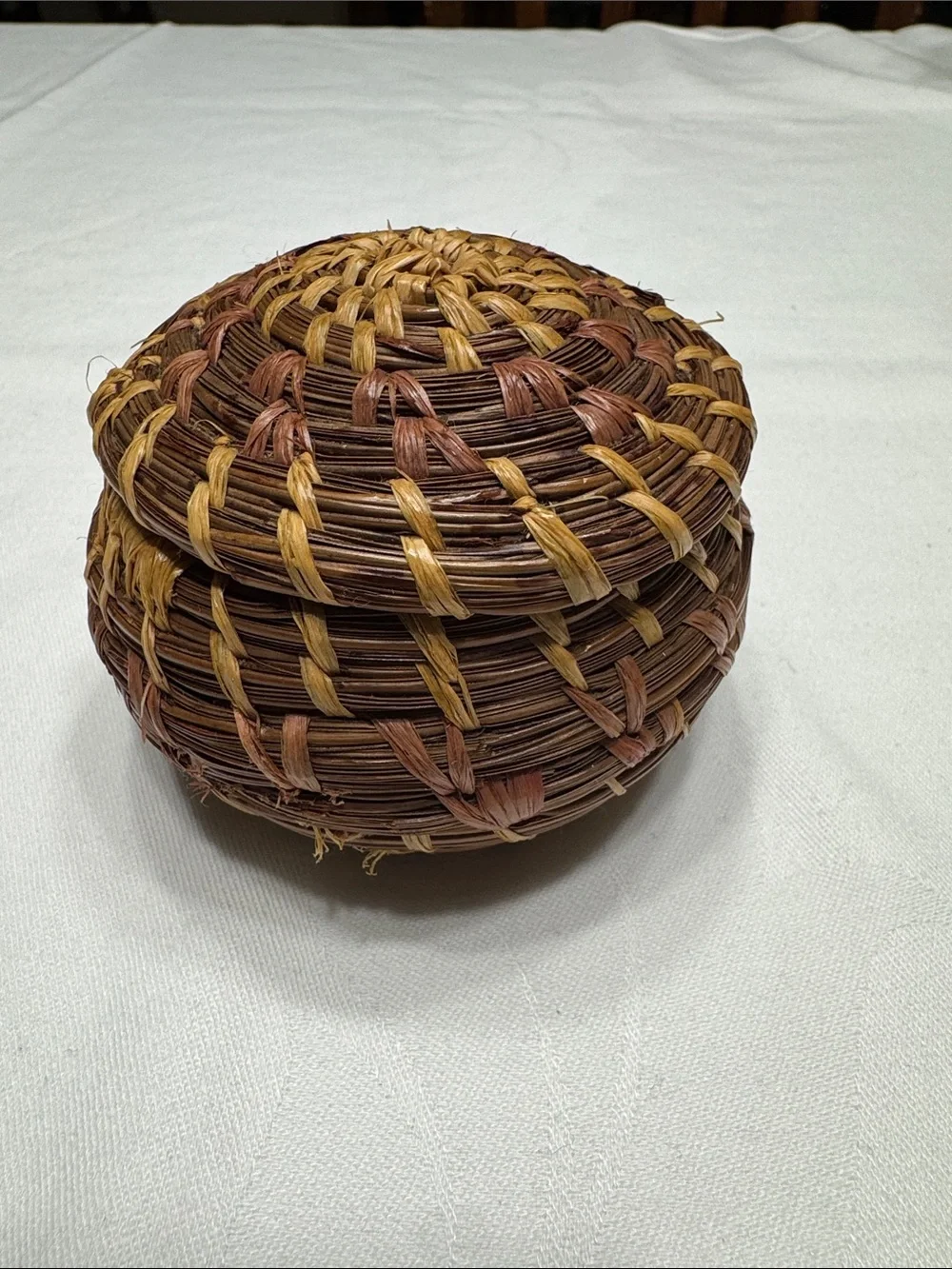 Vtg. Handmade Coushatta Indian basket. Handcrafted by sussie Stuteville.